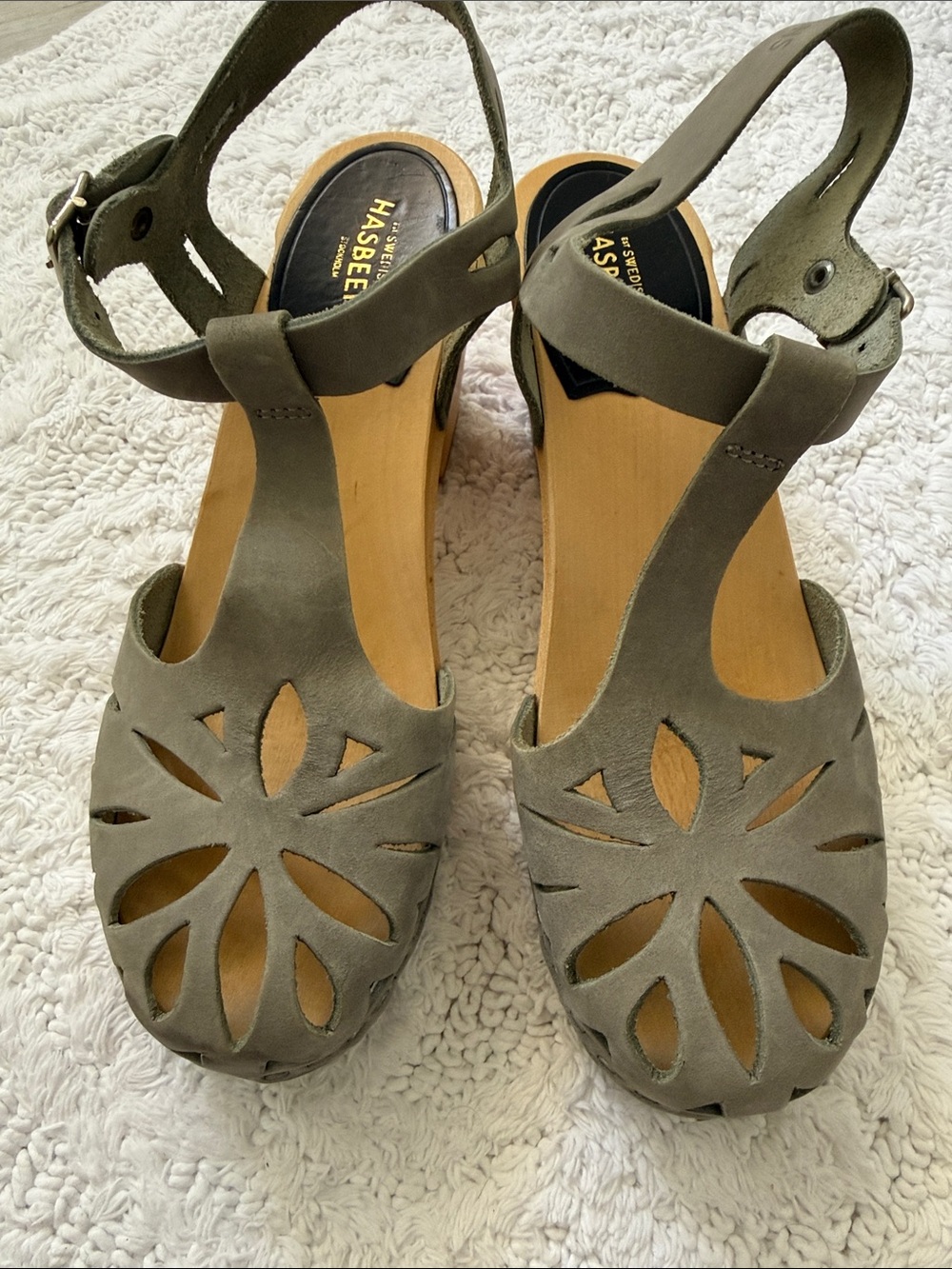 Swedish Hasbeens Light Gray Suede Cutout T-Strap Wooden Wedge Sandals EU 37 NWOT